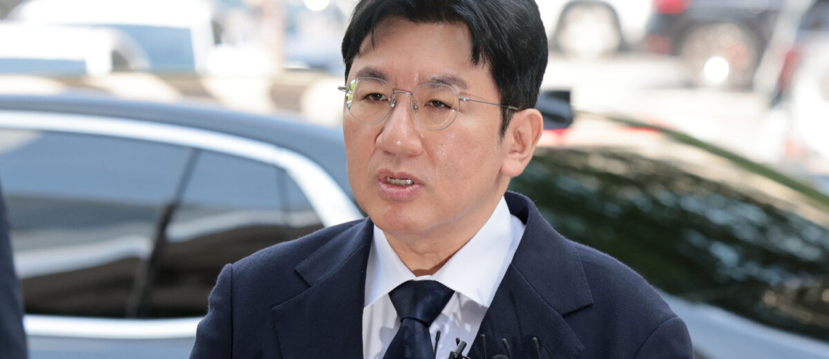 Prosecutors Reject Arrest Warrant for HYBE Founder Bang Si-hyuk Over Alleged Investor Fraud