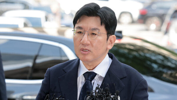Prosecutors Reject Arrest Warrant for HYBE Founder Bang Si-hyuk Over Alleged Investor Fraud