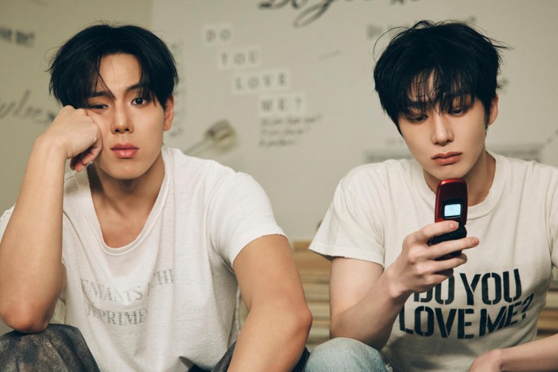 Shownu and Hyungwon of MONSTA X for the LOVE ME and Do You Love Me comeback